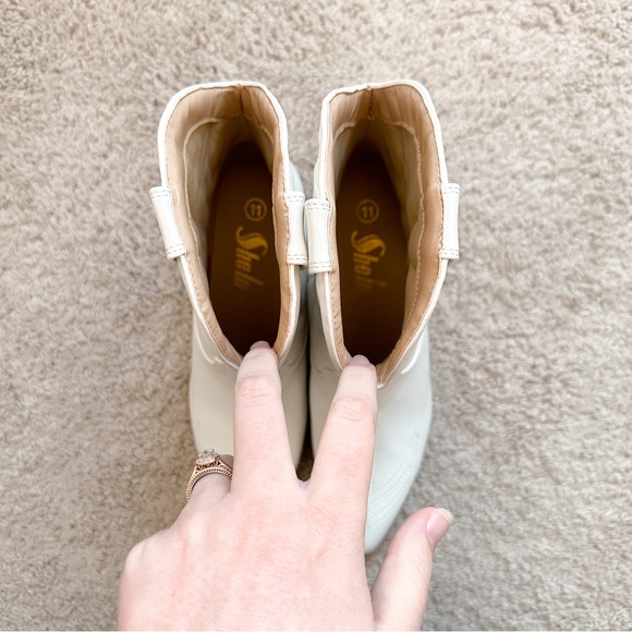 NWOT White Ankle Cowgirl Boots Pointed Toe Size 11 - Picture 4 of 6